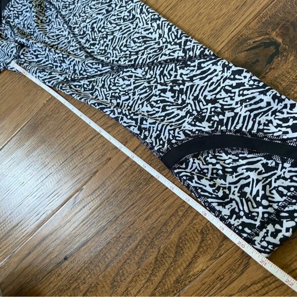 Lululemon Run Inspire Crop II FullOn Luxtreme Mini Brushed Animal Black White - Picture 7 of 9
